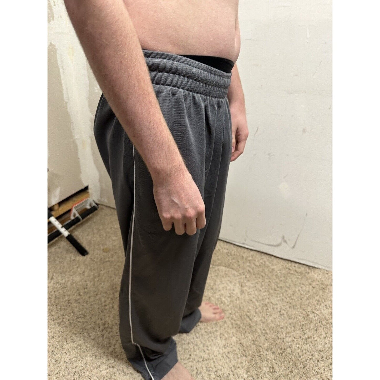 men’s gray nike sweat pants jogger Large With Pockets