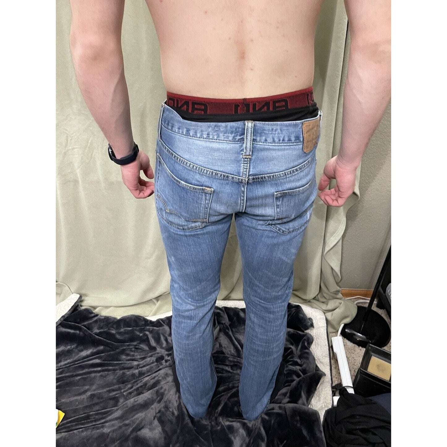 AMERICAN EAGLE SLIM JEANS MENS 31X32 Distressed Stitched LIGHT CORE FLEX