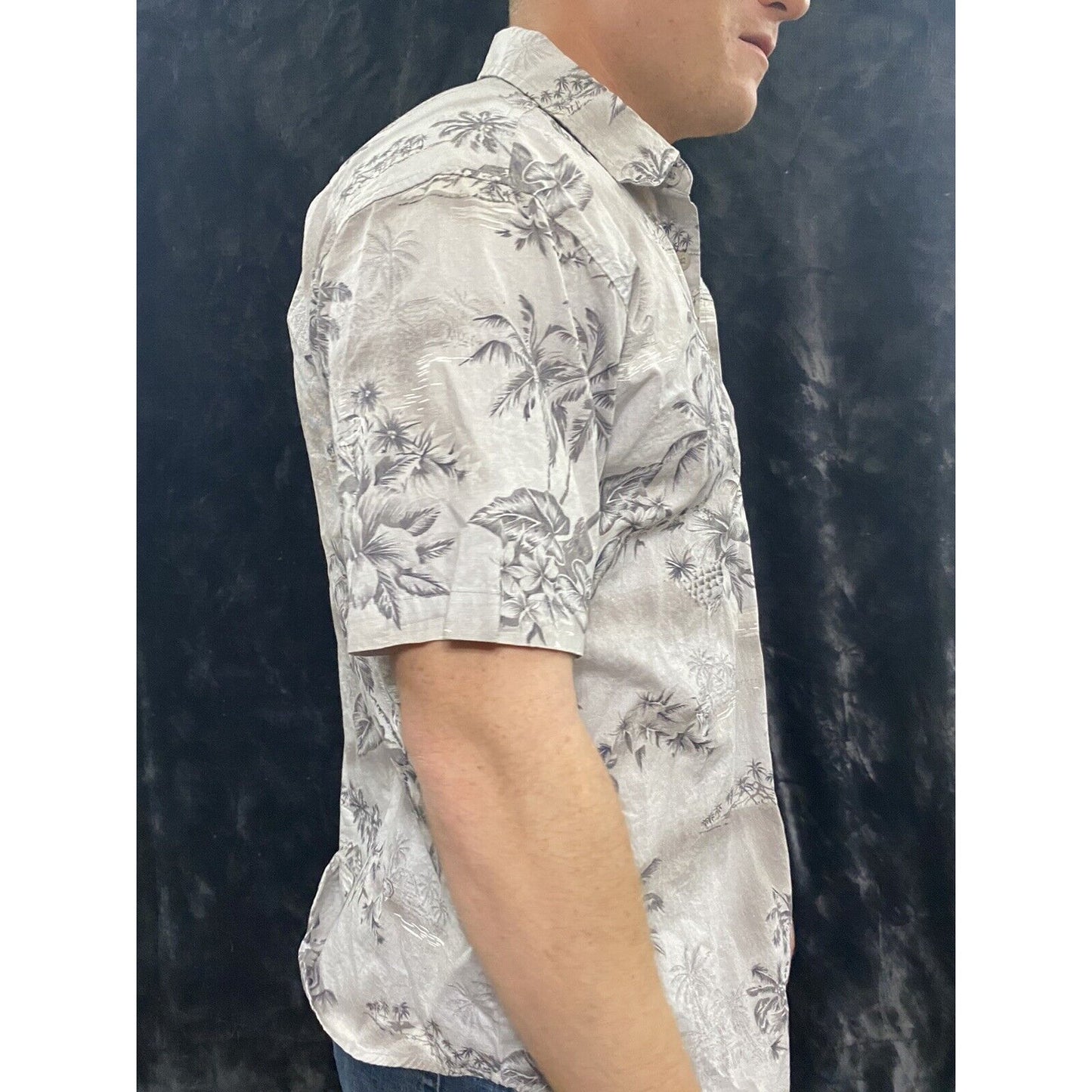 Hawk’s Bay USA XL Gray Tropical Island Prints Button-down Short Sleeves
