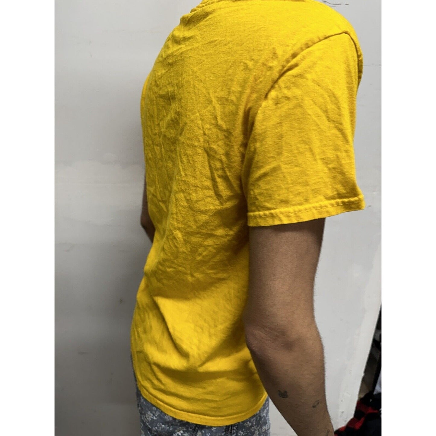 Men’s Small Yellow Mickey Mouse Disney Tshirt Short Sleeve