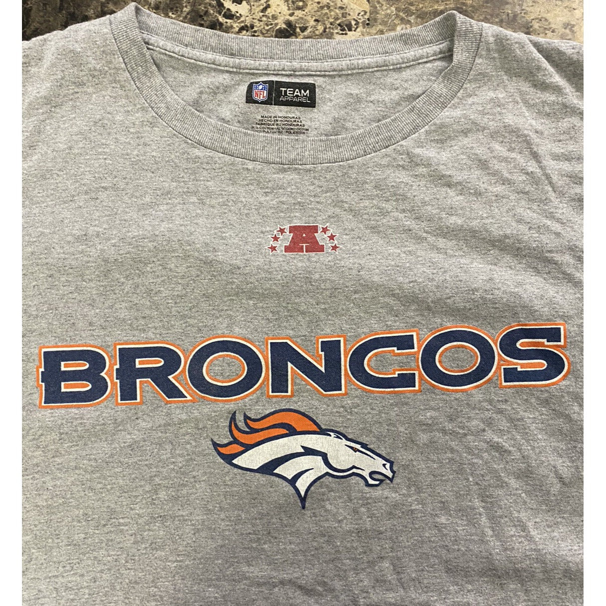 DENVER BRONCOS Football NFL Team Apparel Gray Men’s Large T-shirt