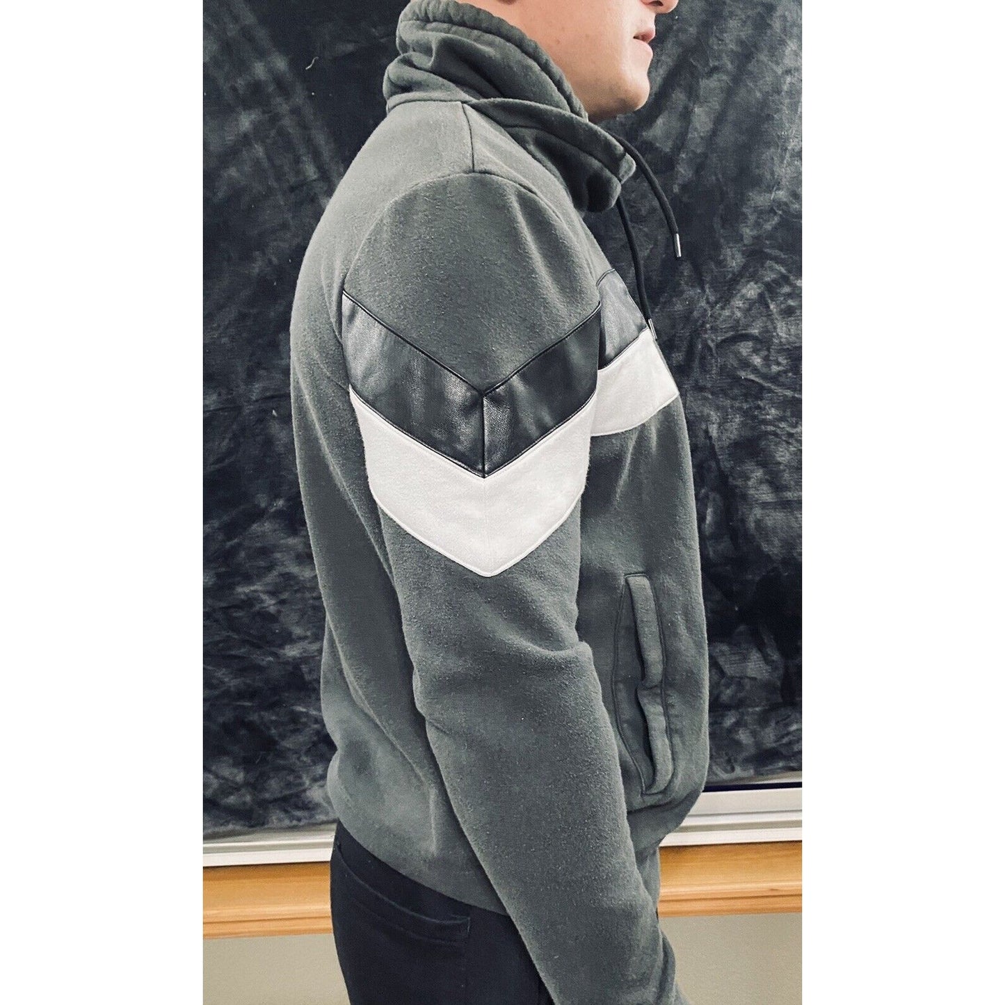 H&M Men’s Medium Stylish Gray Pullover w/ Black and White Faux Leather Band