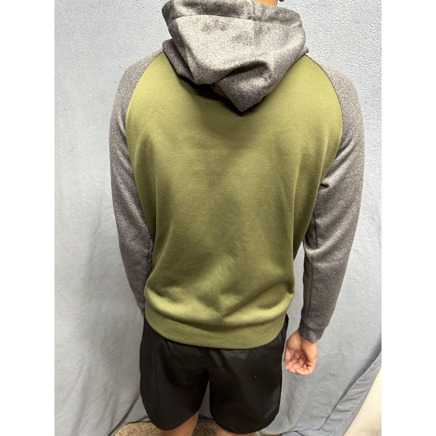 Men’s Green And Gray Pull Over Hoodie Medium Aeropostale