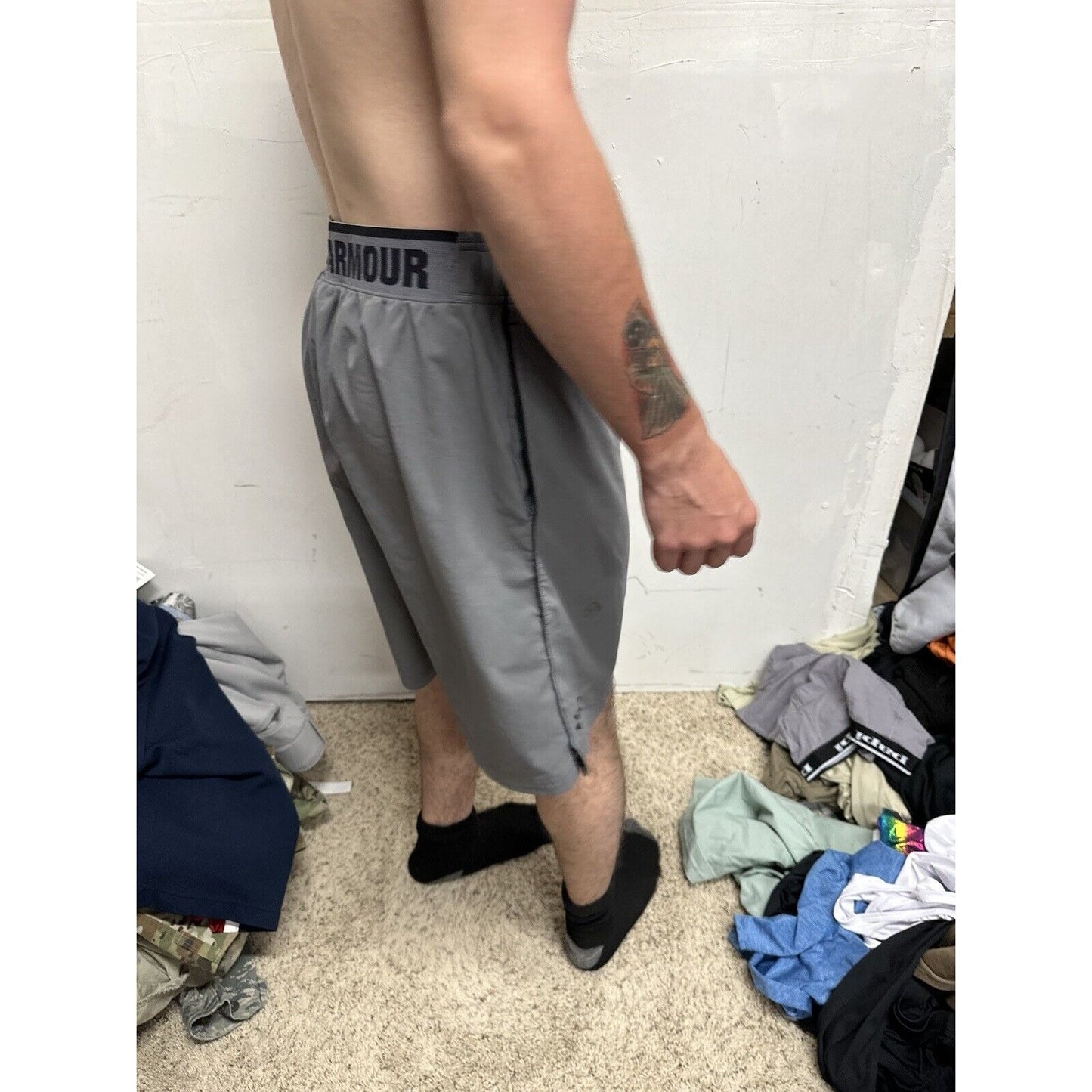 Men’s Large Under Armour Gray Shorts With Pockets Athletic