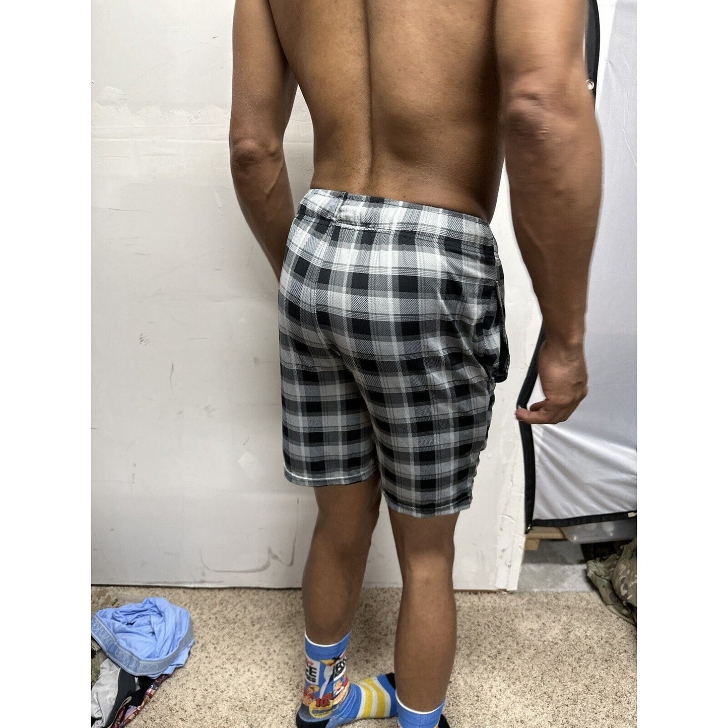 Men’s Gray And Black Fruit Of The Loom Small Lounge Shorts with pockets