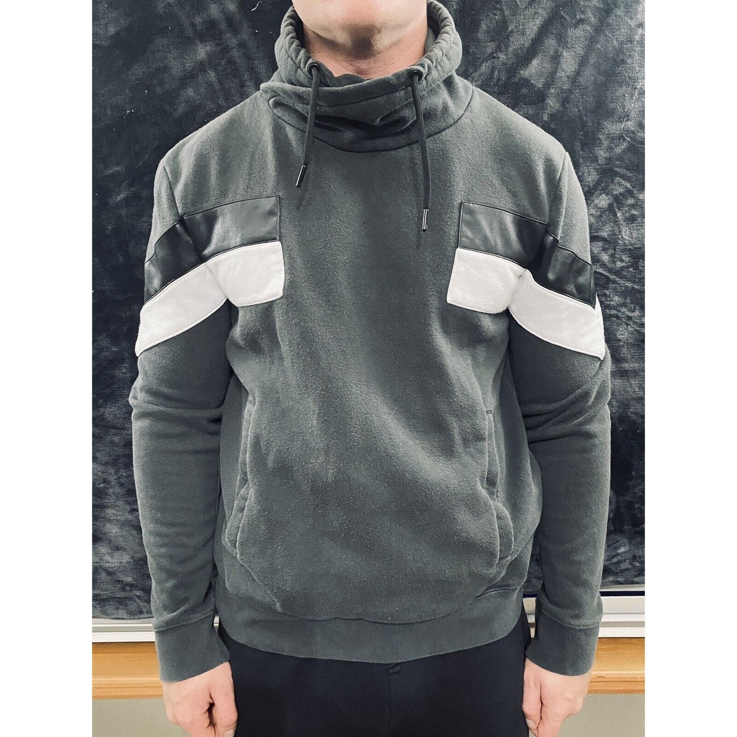 H&M Men’s Medium Stylish Gray Pullover w/ Black and White Faux Leather Band