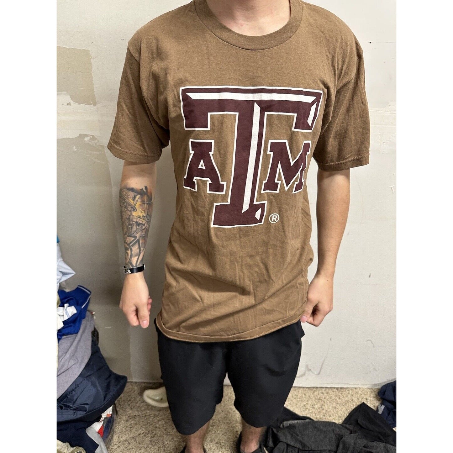 Men’s Medium Brown Shirt Texas A&M Tshirt
