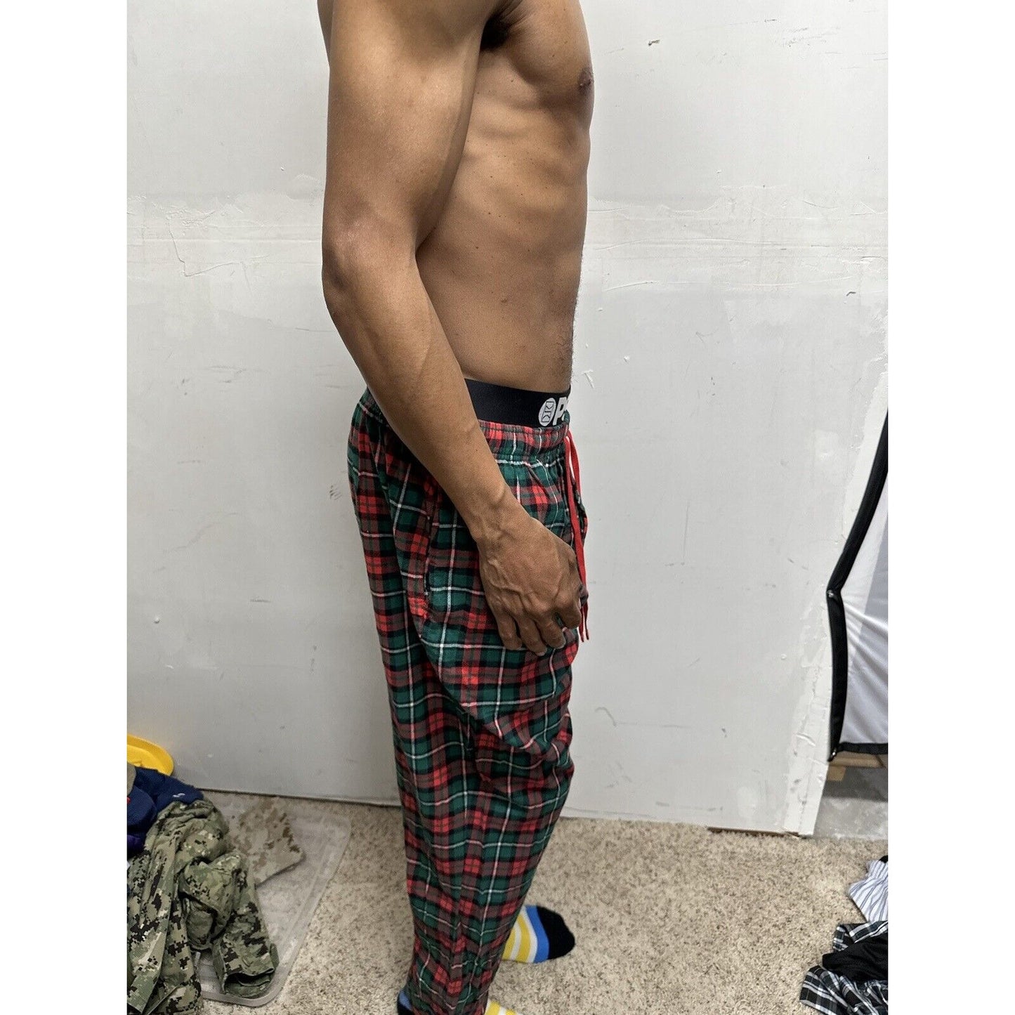 Men’s Red And Green Plaid Pajamgram Large Lounge Pants Pajamas