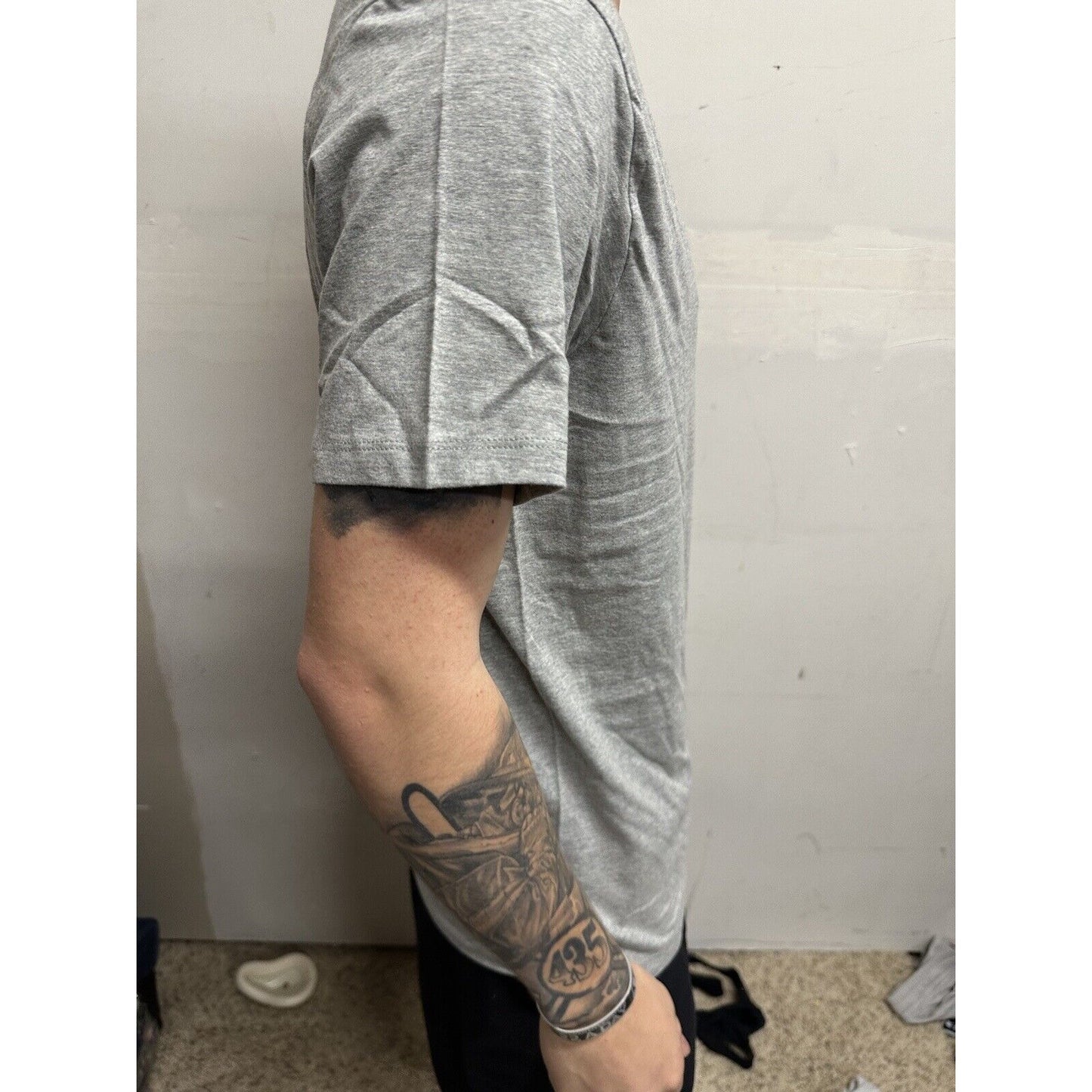Men’s Gray Small Calvin Klein Classic Fit Tshirt