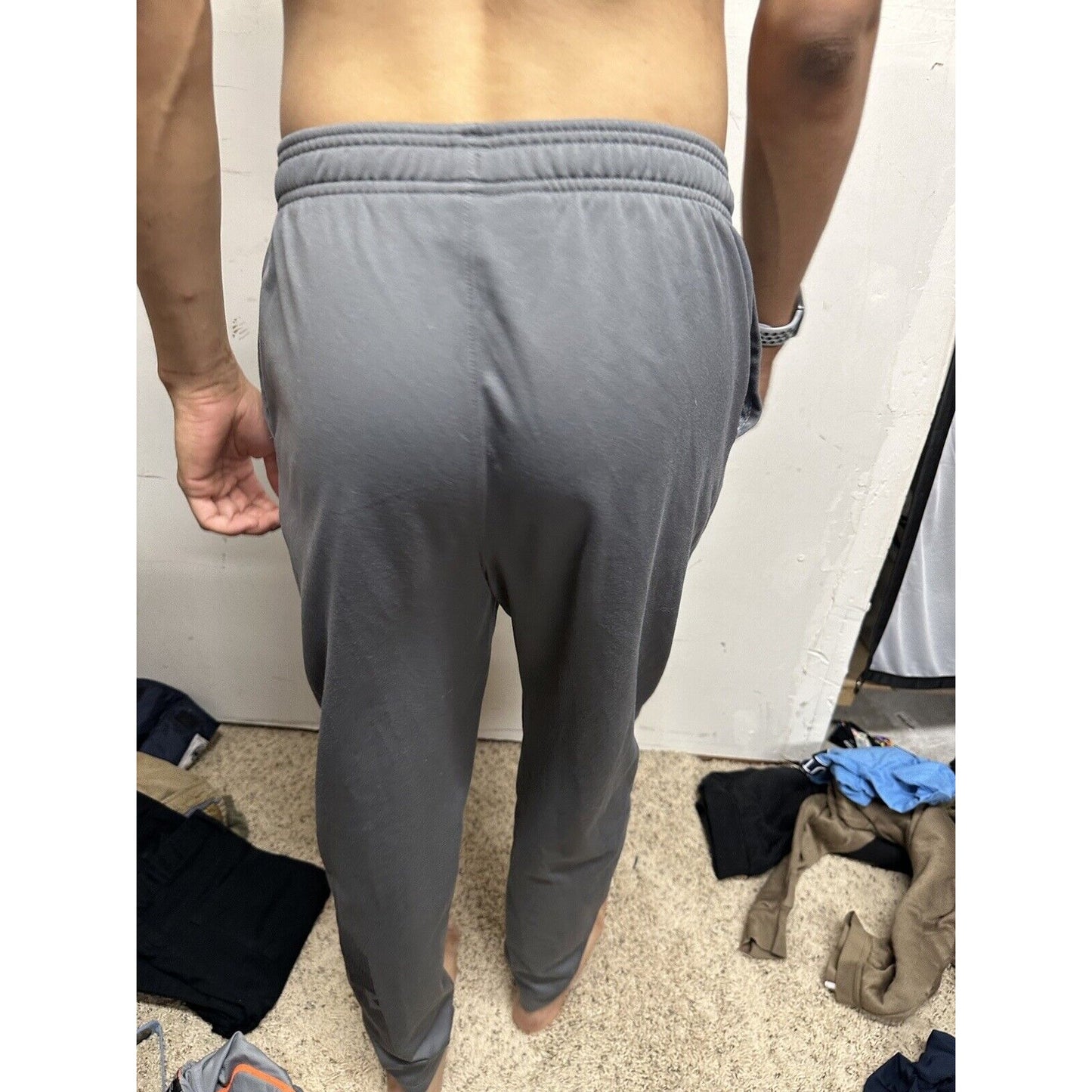 Boy’s Youth xL Grey Under Armour Fitted Sweat Pants