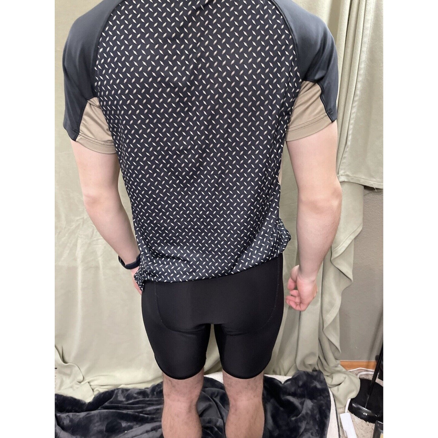 Men’s Small Under Armour Black & Tan Polo Shirt Cool Design