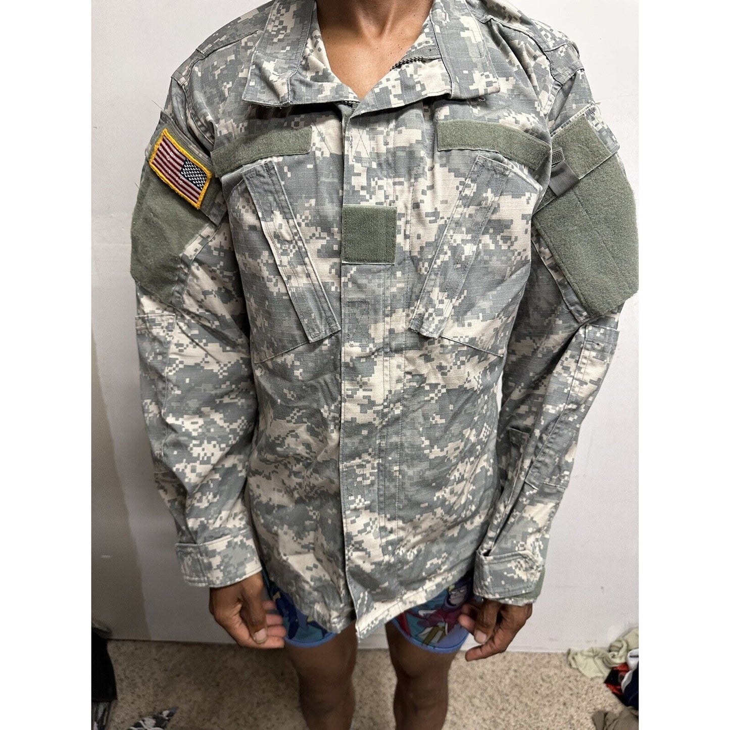 Men’s Army Combat Uniform Acu Medium Regular With USA Flag Patch Top Blouse
