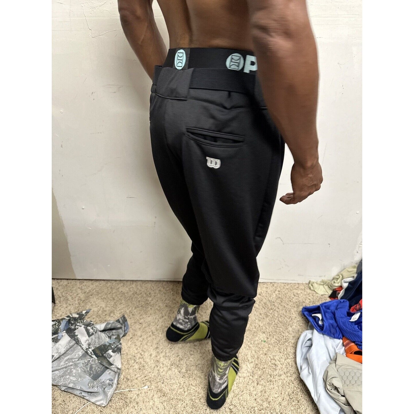 Men’s Wilson XL Black Baseball Pants With Belt