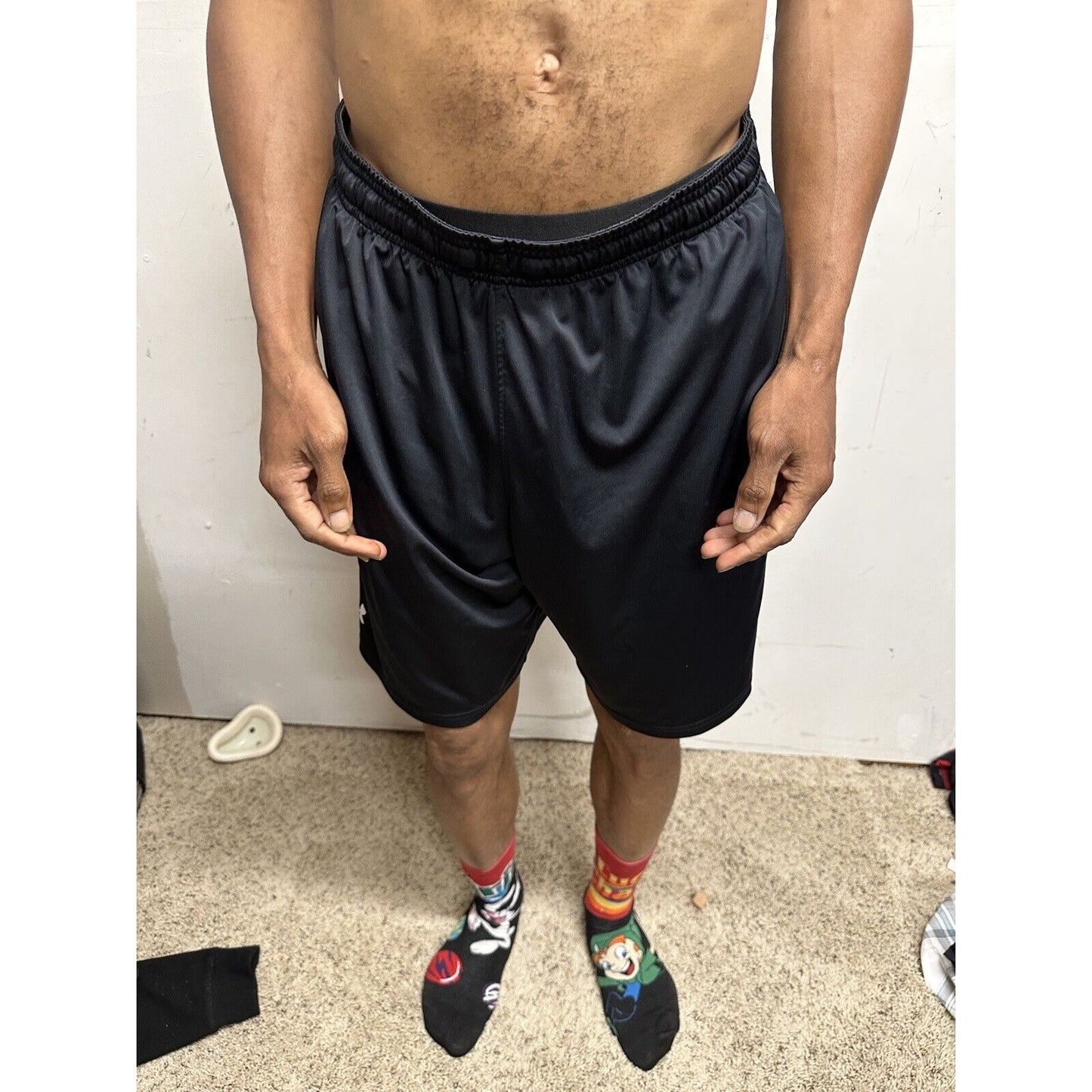 Men’s Under Armour Large Black Loose Athletic Shorts With Pockets