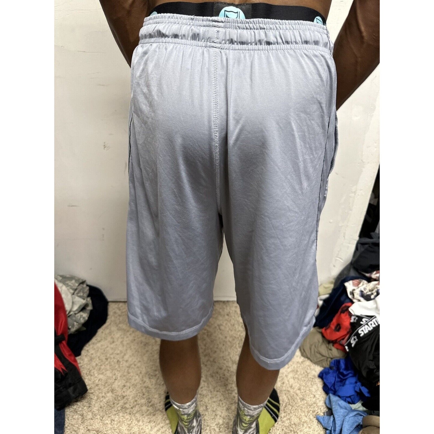 Men’s Gray Medium Under Armour Shorts Loose With Pockets