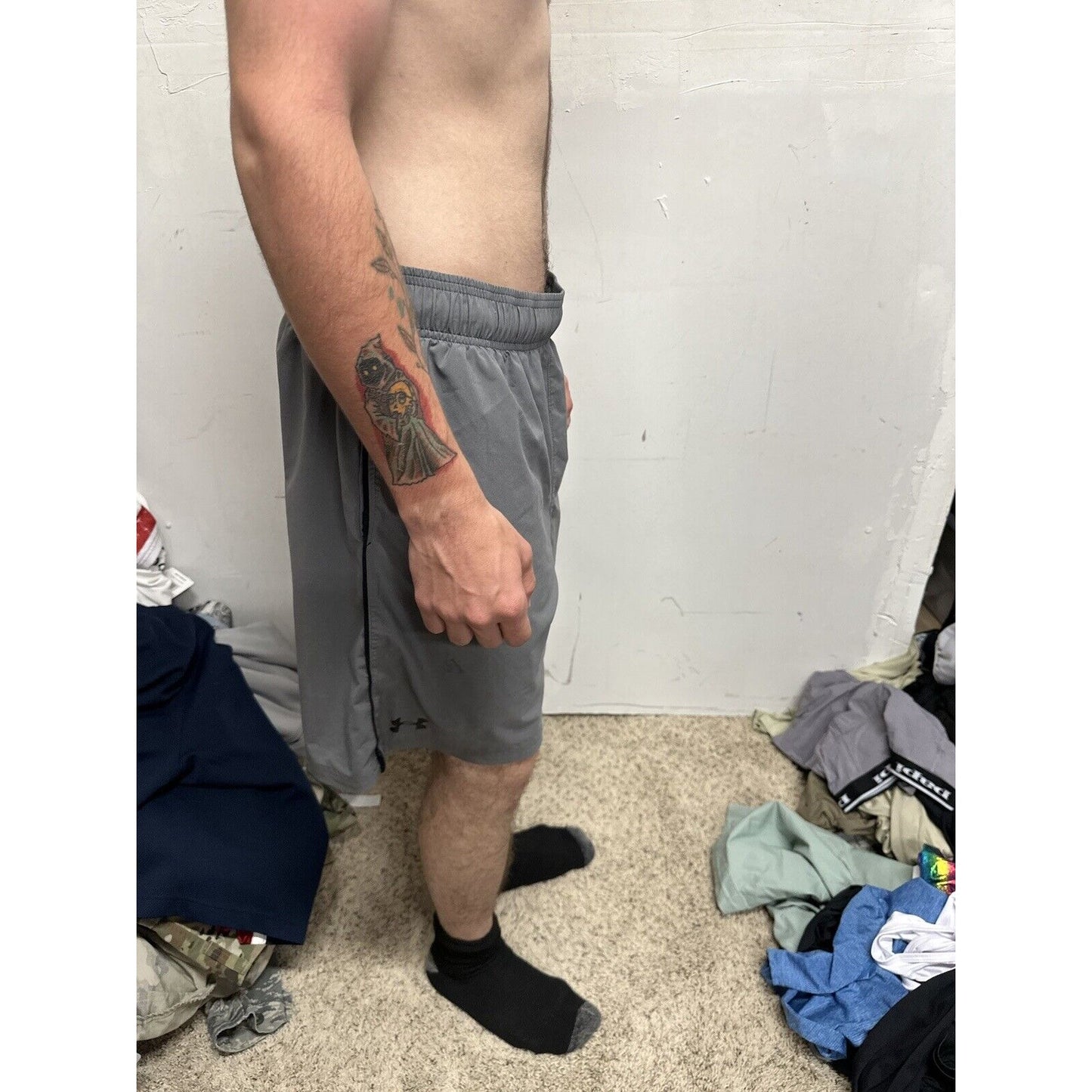 Men’s Large Under Armour Gray Shorts With Pockets Athletic
