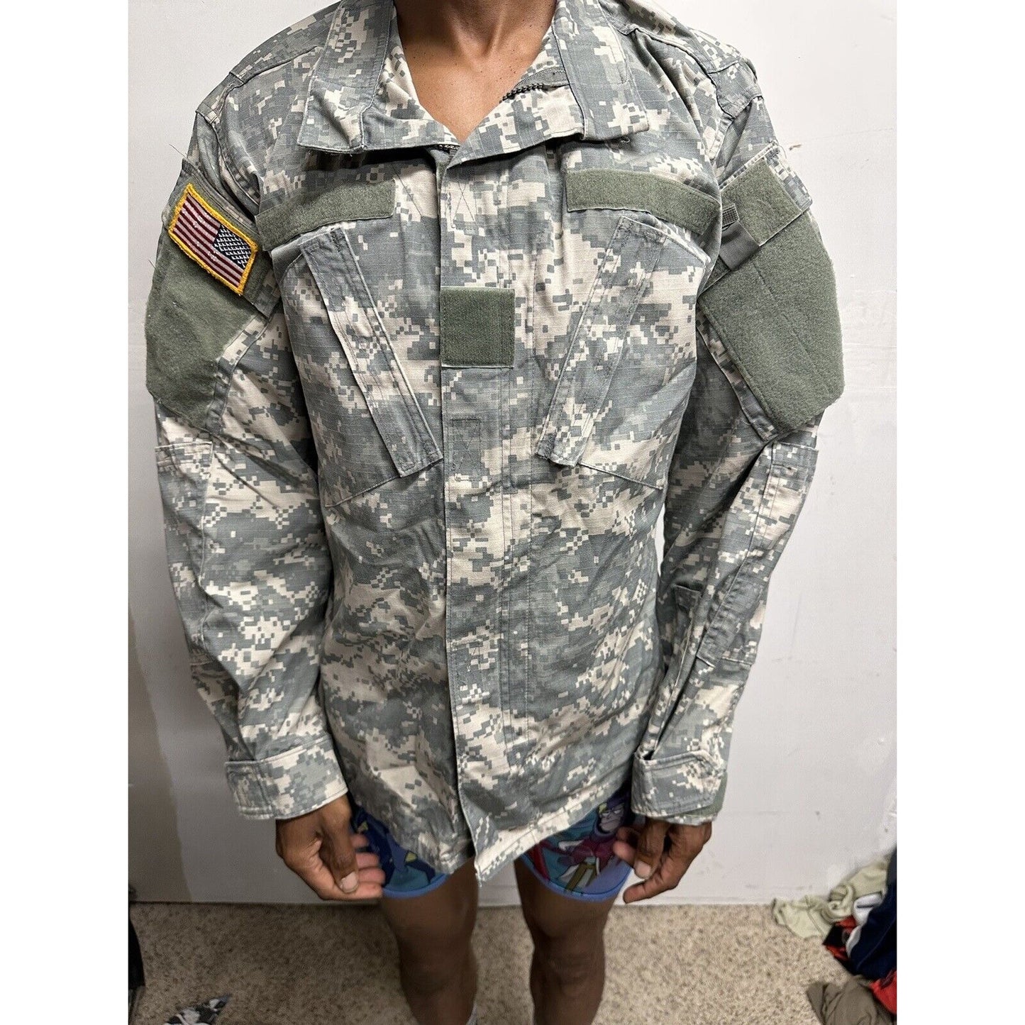 Men’s Army Combat Uniform Acu Medium Regular With USA Flag Patch Top Blouse
