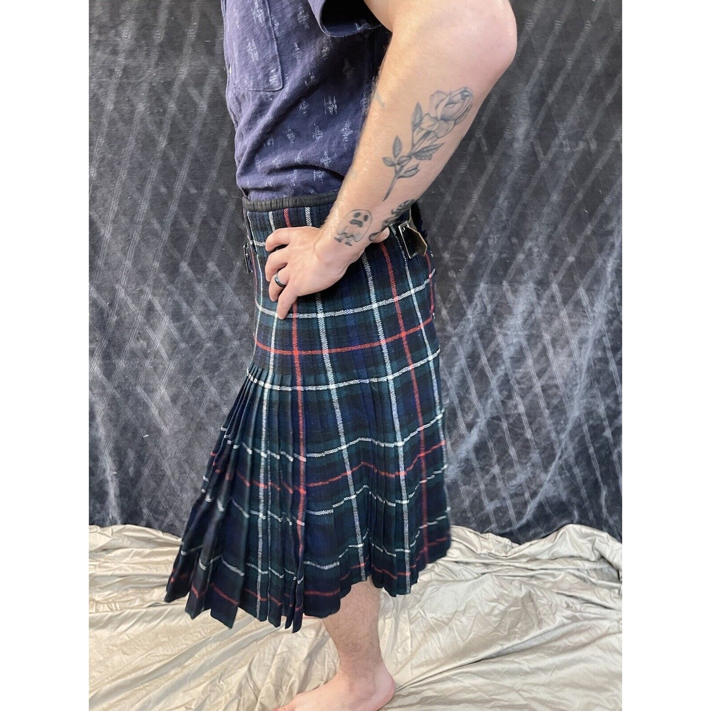 men’s kilt woman’s skirt 40” across stretched out plaid Dark green and blue