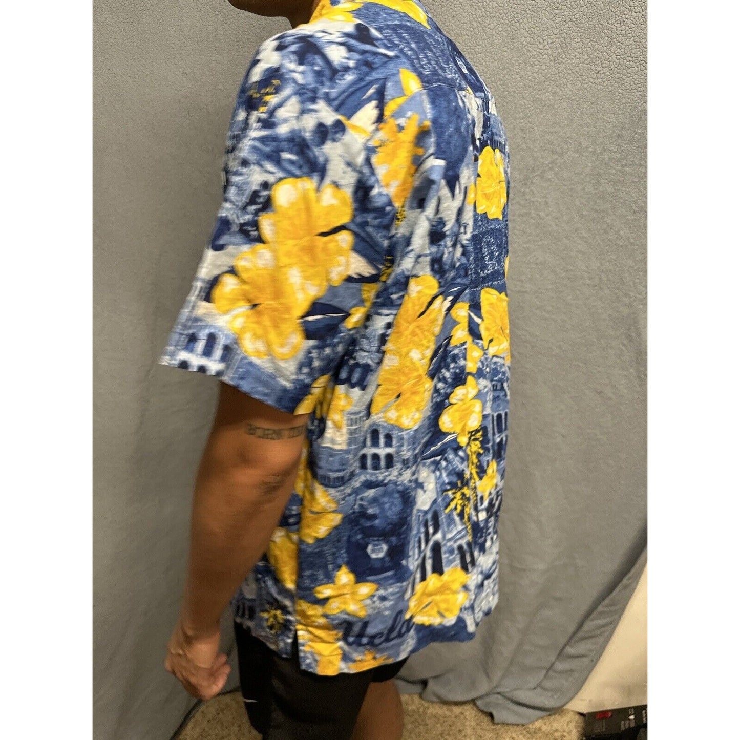 Men’s Medium Social Awearness Blue Yellow UCLA Button Up Shirt Short Sleeve