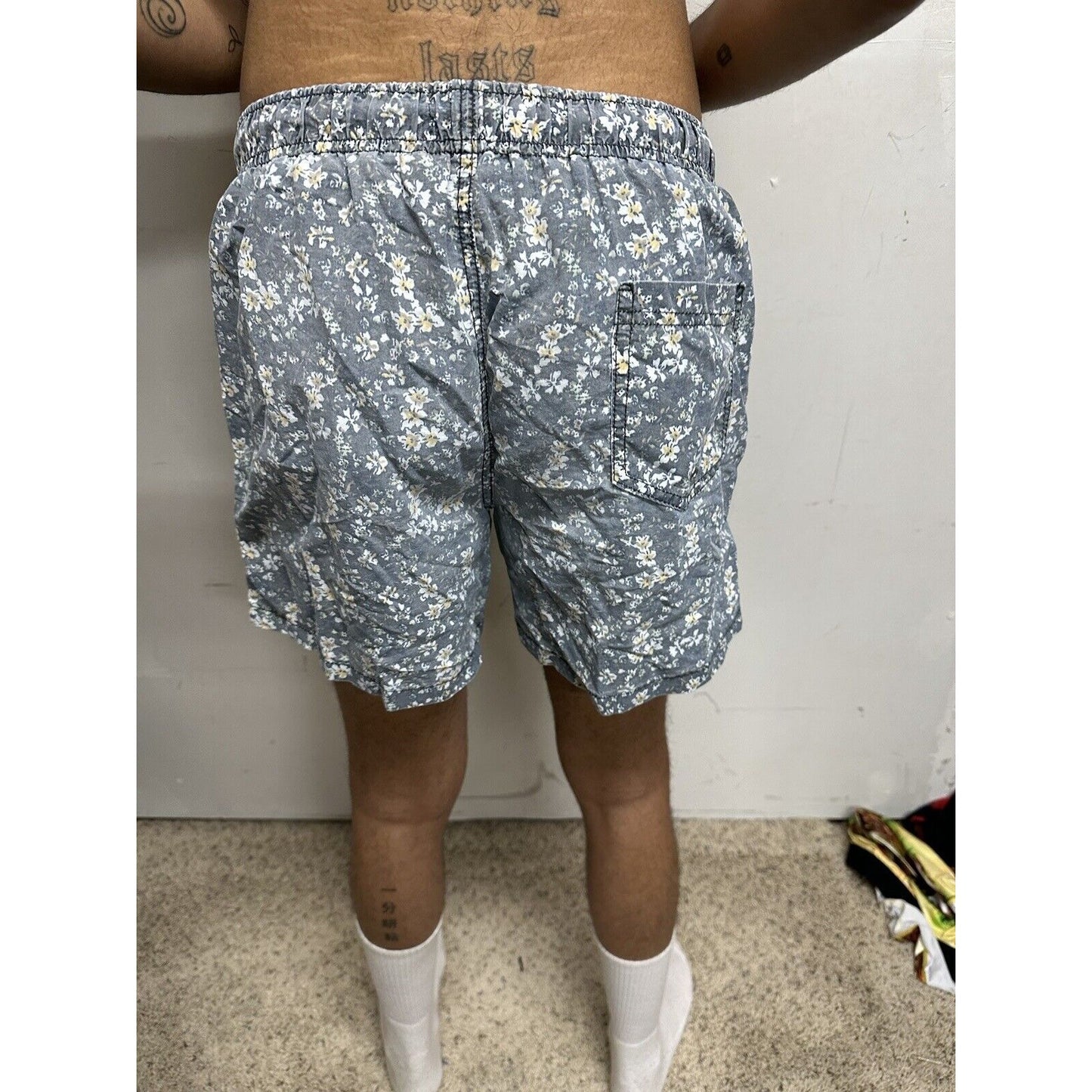 Men’s Large Zara Gray Floral Shorts