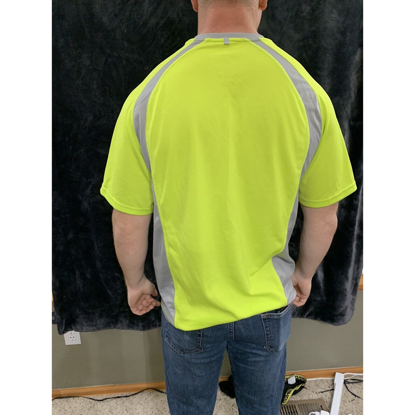 Men’s Active By Old Navy Workout Shirt Bright Yellow large