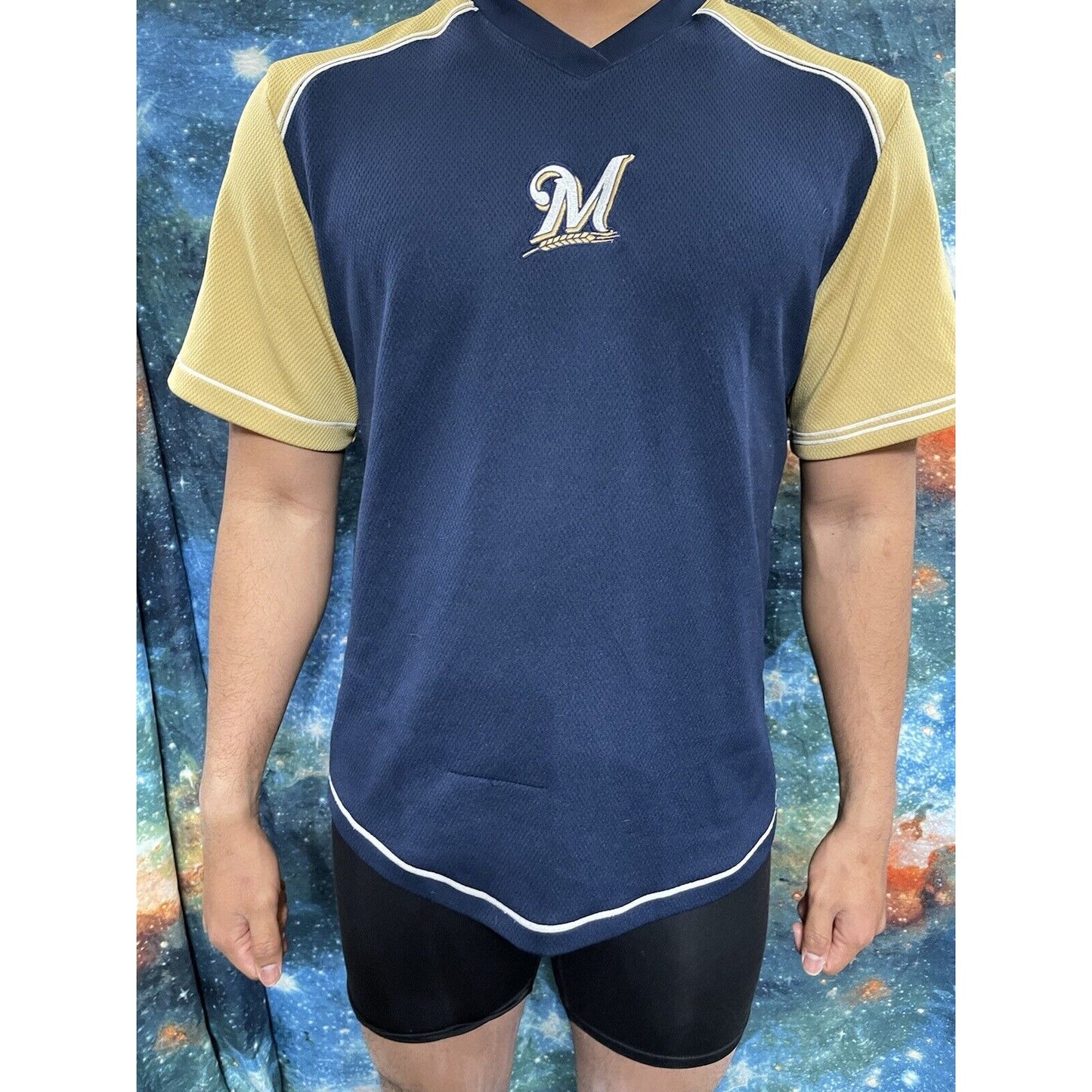 Men’s Large Milwaulkee Brewers MLB T-shirt