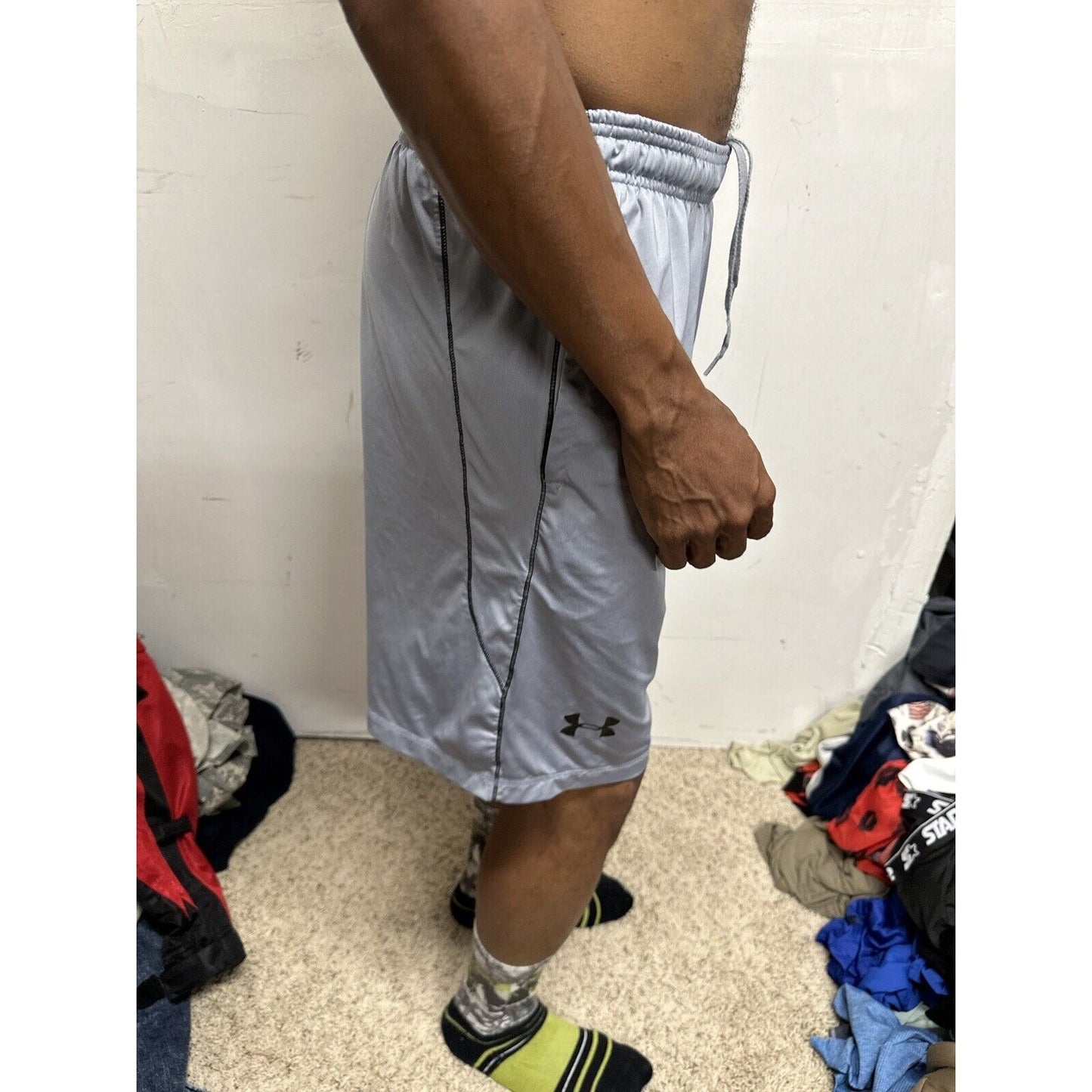 Men’s Gray Medium Under Armour Shorts Loose With Pockets