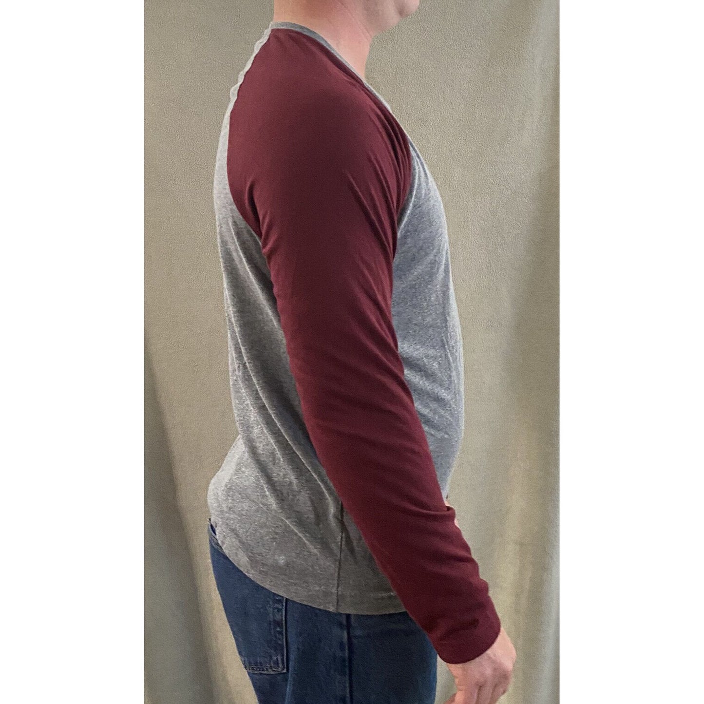 Banana Republic Men’s Large Gray Maroon Moisture Wicking Long Sleeves T-shirt