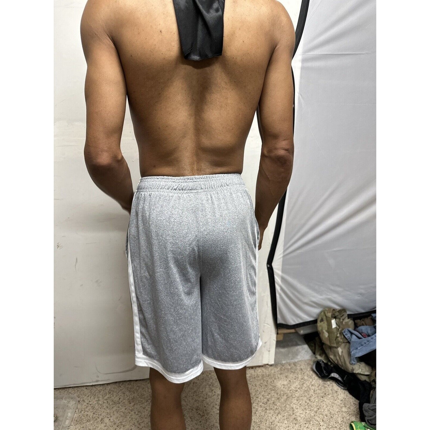 teen boy’s Fila xL Gray Athletic Shorts (18-20)