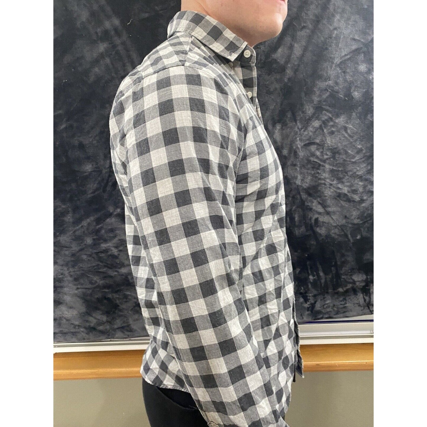 Express Men’s Medium 15-15 1/2 Black Gray & White Button-down Long Sleeves