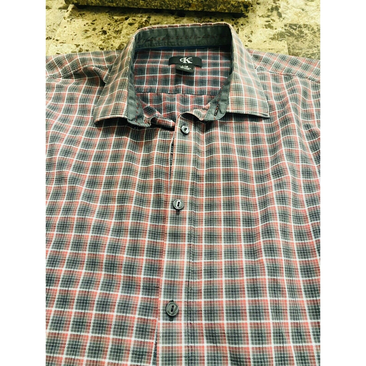 Calvin Klein Men’s Large Red & Gray Plaid Long Sleeves Button-down Dress Shirt