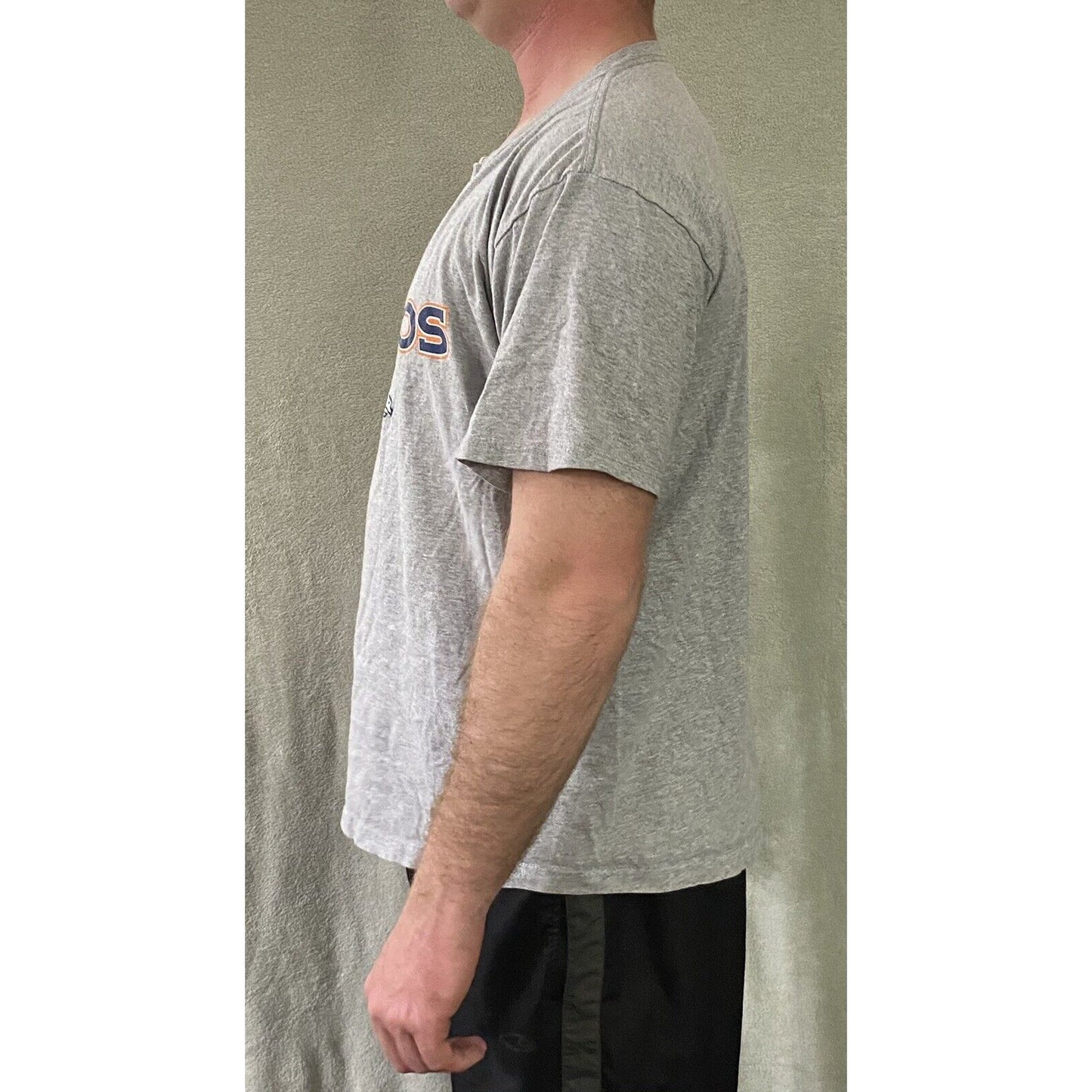 DENVER BRONCOS Football NFL Team Apparel Gray Men’s Large T-shirt