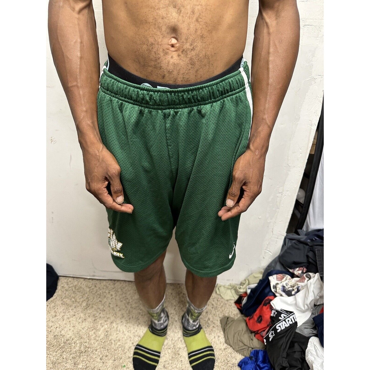 Men’s Large Nike Clay Football Green Athletic Shorts With Pockets