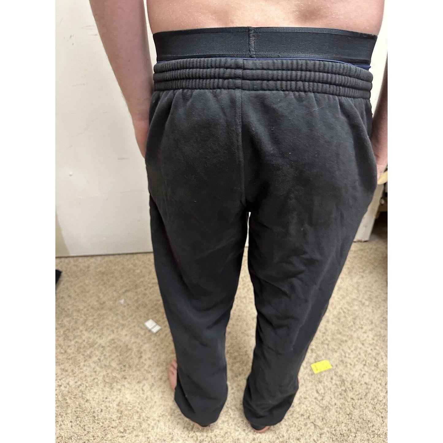 men’s black fila medium sweat pants with pockets