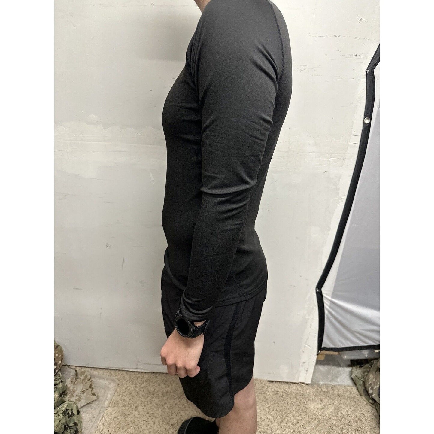 Men’s Black Medium Poly Spandex Long Sleeve Pull Over Athletic Shirt