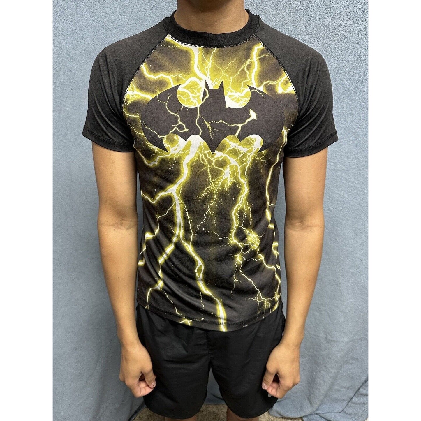 Men’s Large Batman Short Sleeve Black And Yellow Tshirt 100% Polyester