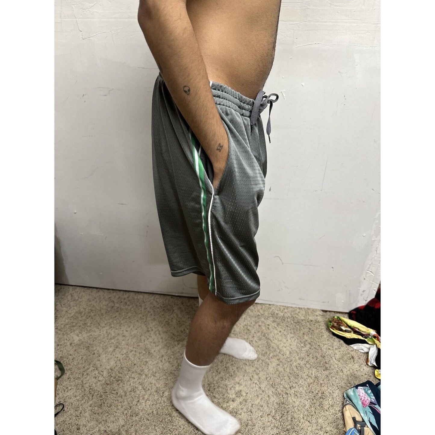 Men’s Gray Reebok XL Basketball Shorts