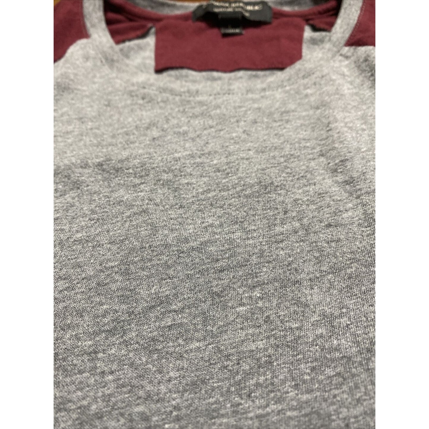 Banana Republic Men’s Large Gray Maroon Moisture Wicking Long Sleeves T-shirt