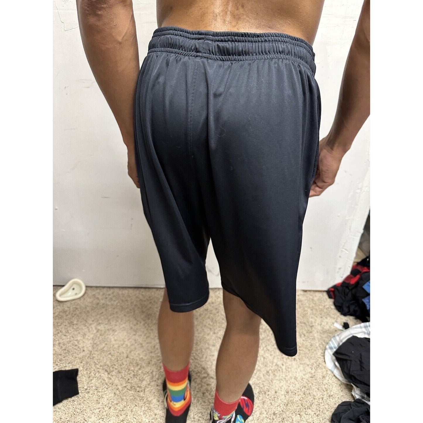 Men’s Under Armour Large Black Loose Athletic Shorts With Pockets