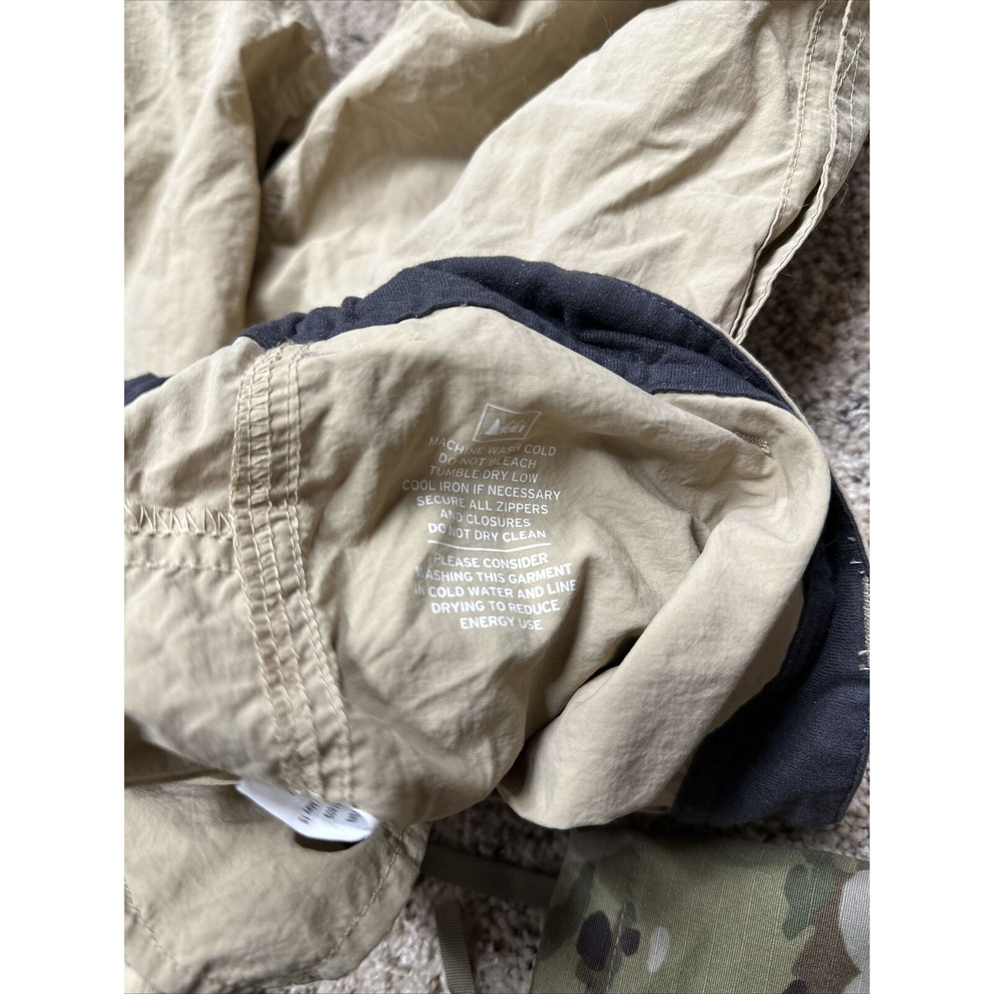 men’s khaki REI XL 34 length cargo pants zippered legs