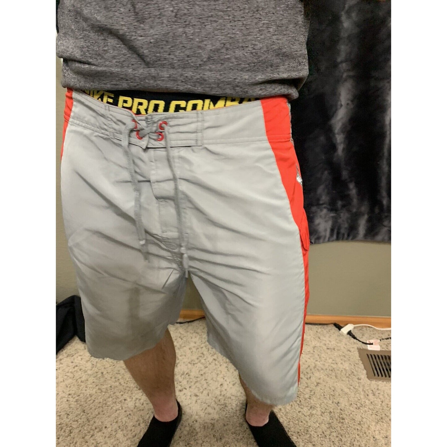Body Glove Gray And Red Men's Board Shorts Size 34 With Pocket