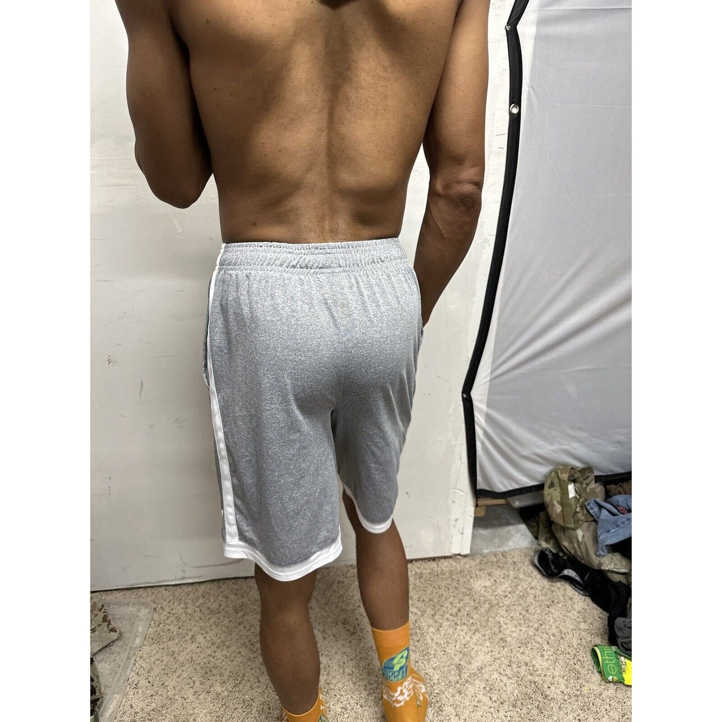 teen boy’s Fila xL Gray Athletic Shorts (18-20)