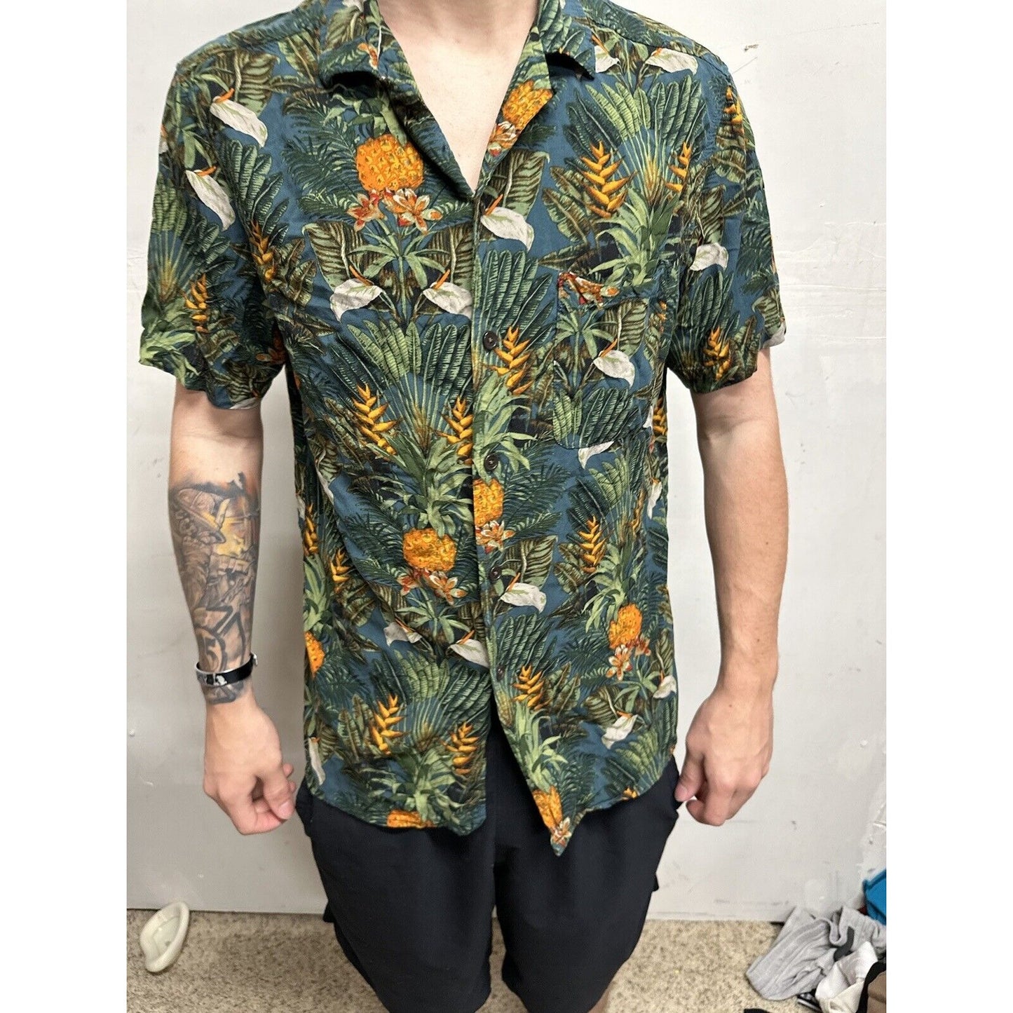 Men’s Medium Goodfellow Tropical Hawaiian Shirt Button Up Short Sleeve