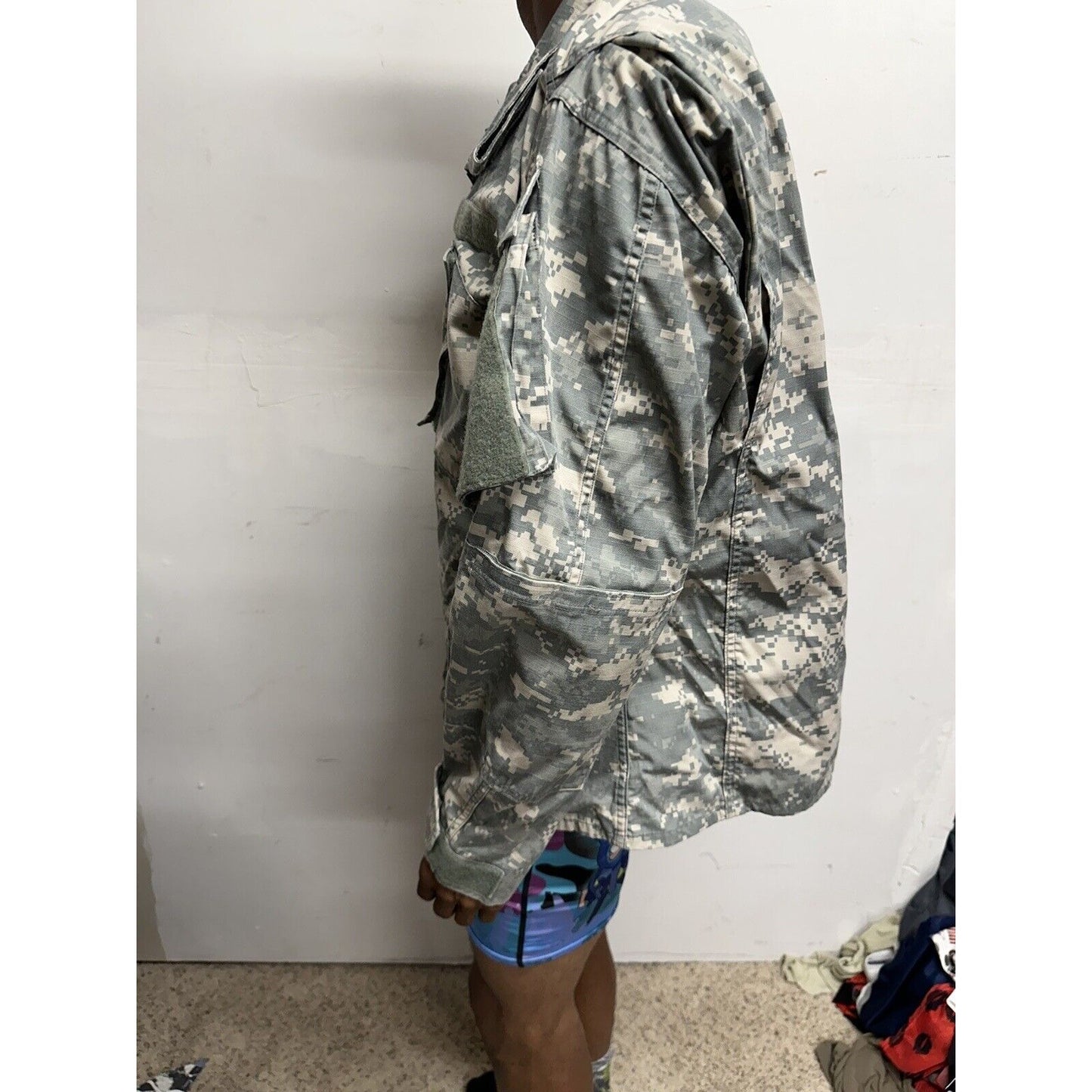 Men’s Army Combat Uniform Acu Medium Regular With USA Flag Patch Top Blouse