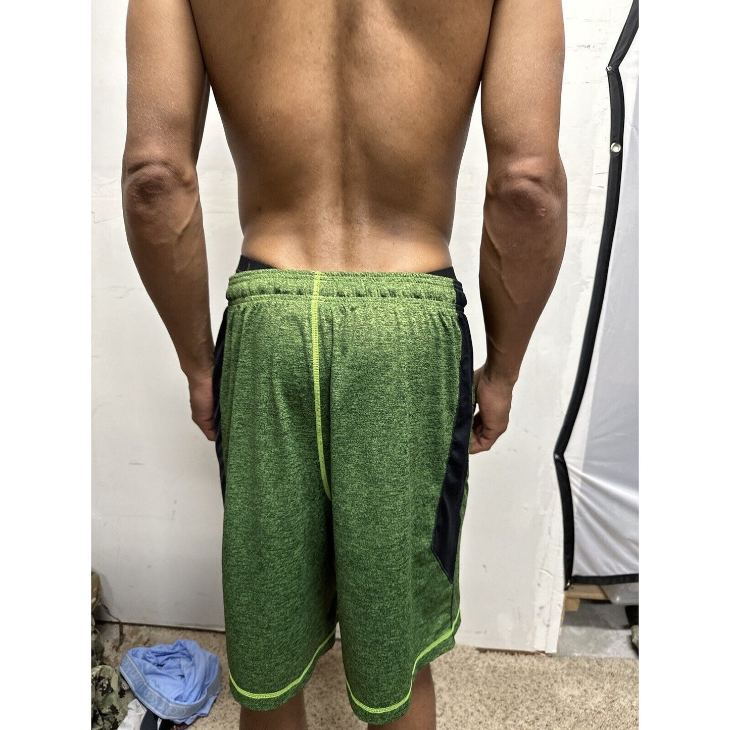 Men’s Green Large Under Armour Athletic Shorts