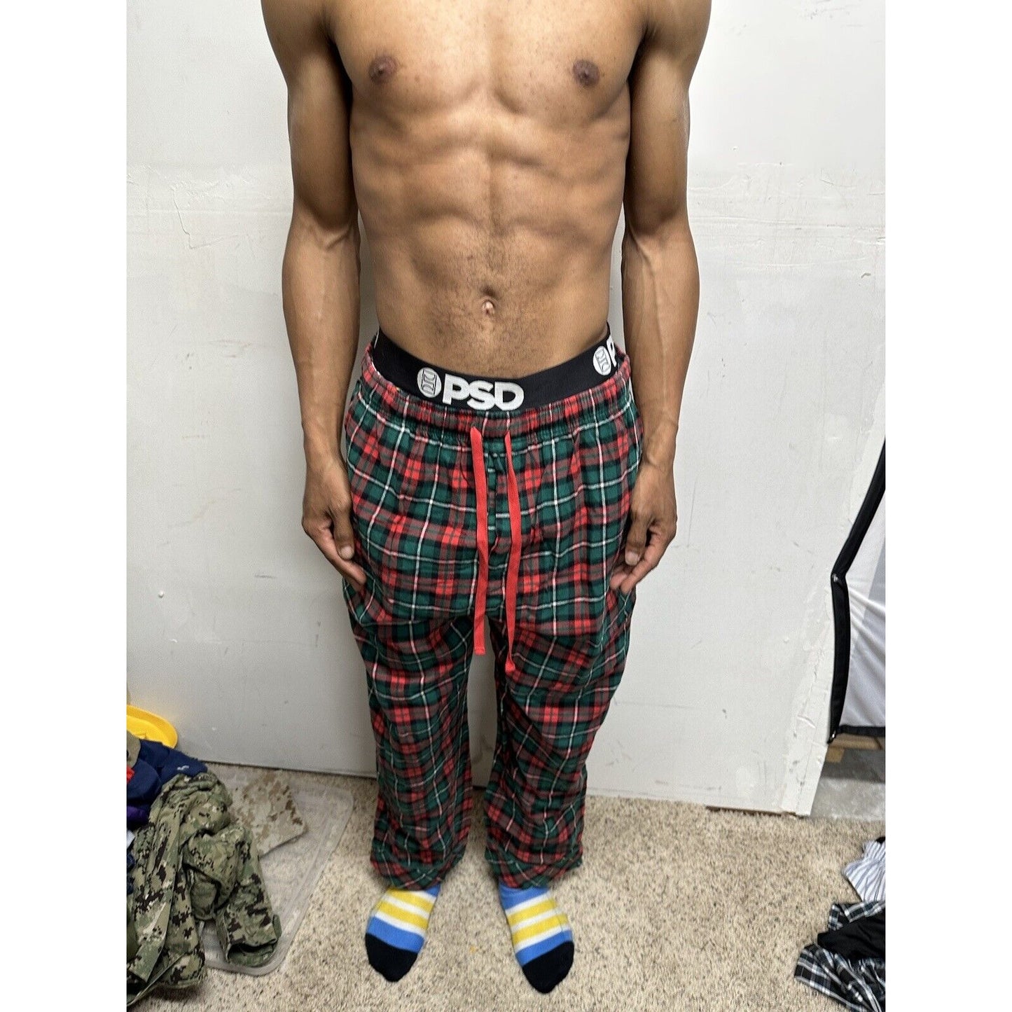 Men’s Red And Green Plaid Pajamgram Large Lounge Pants Pajamas