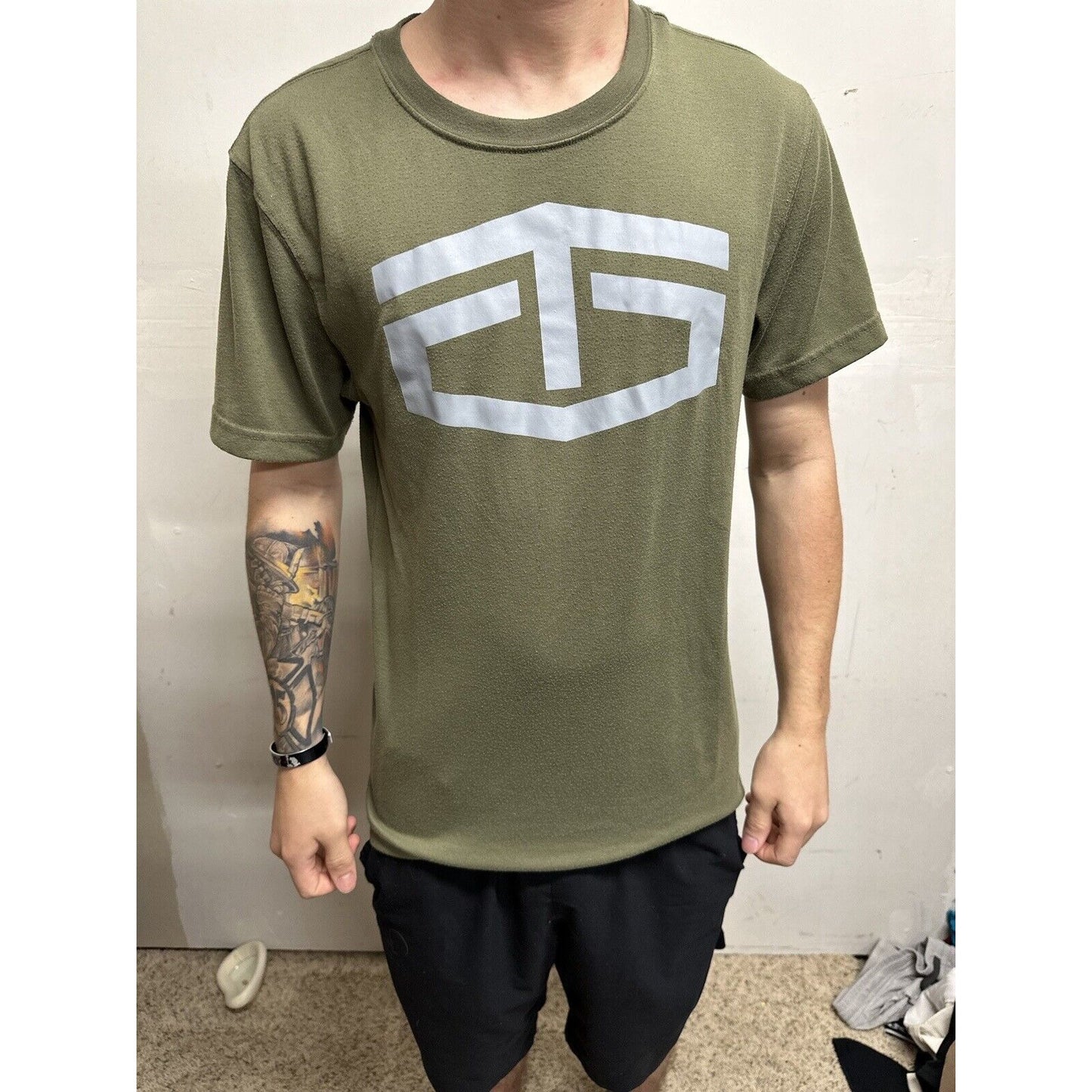 Men’s Short Sleeve Small Olive Green Tapout Shirt