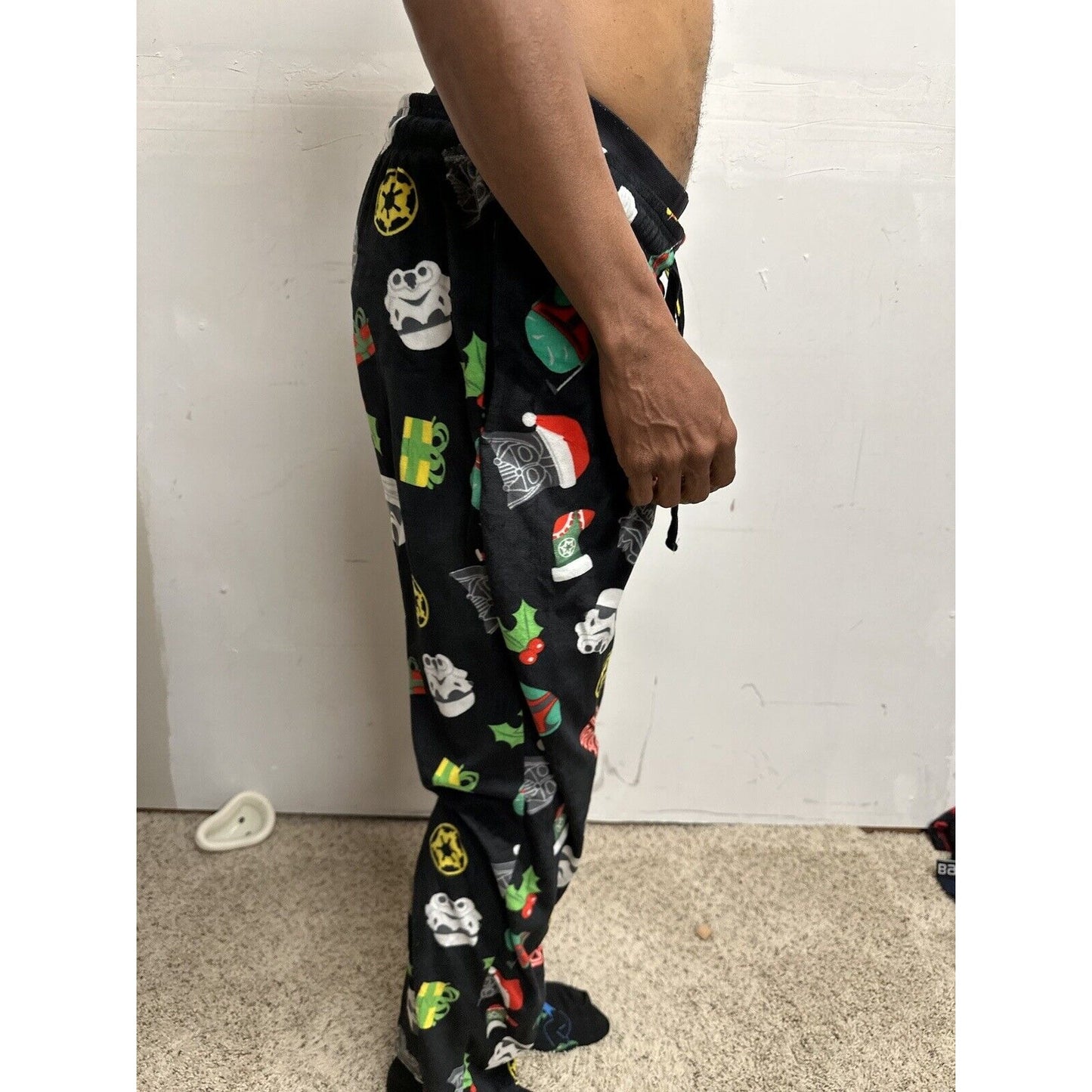 Men’s Star Wars Christmas Lounge Pants Sleepwear Medium Vader In Santa Hat