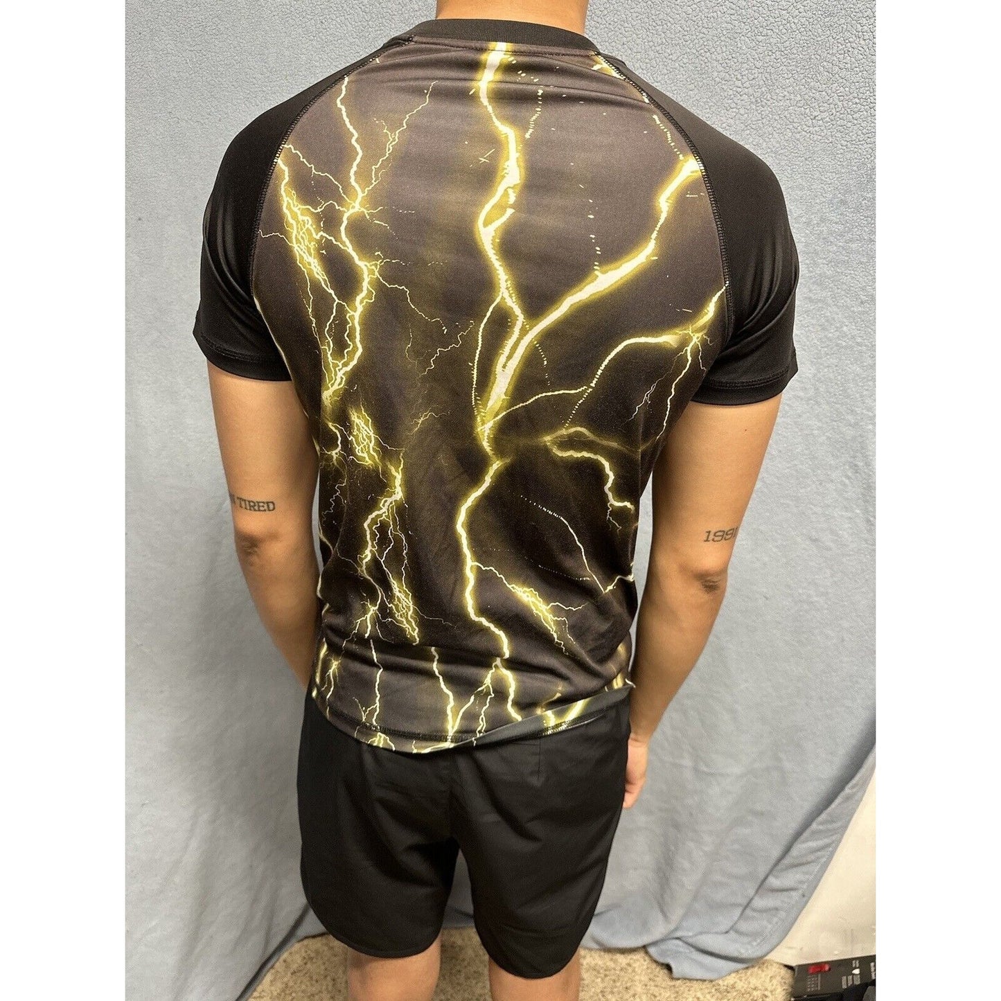 Men’s Large Batman Short Sleeve Black And Yellow Tshirt 100% Polyester