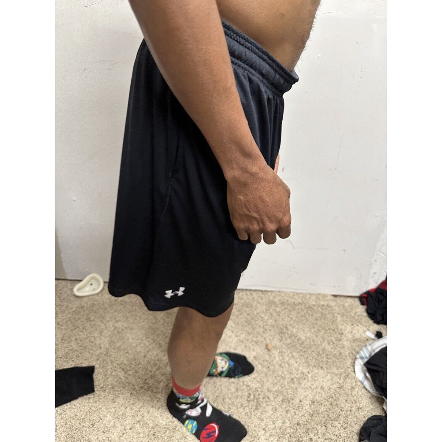 Men’s Under Armour Large Black Loose Athletic Shorts With Pockets